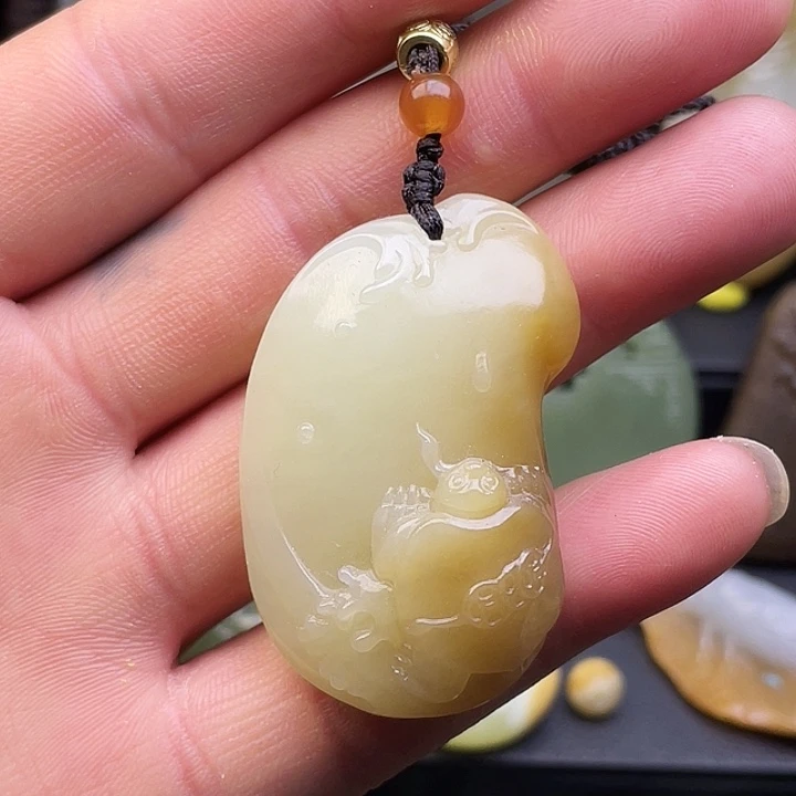 岫岩老玉（透闪石质玉）未镶嵌颈饰