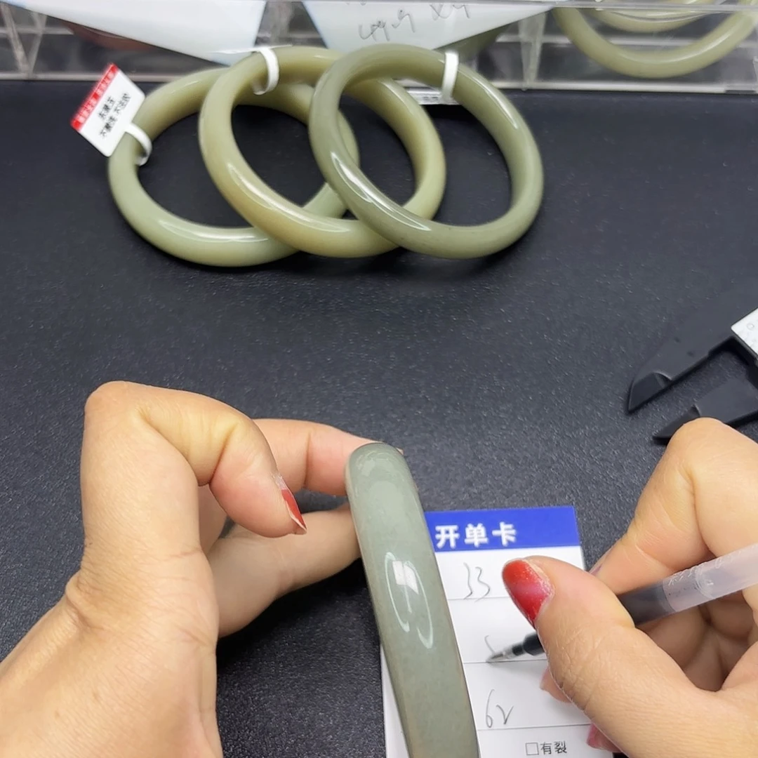 石英质玉未镶嵌手镯33/62