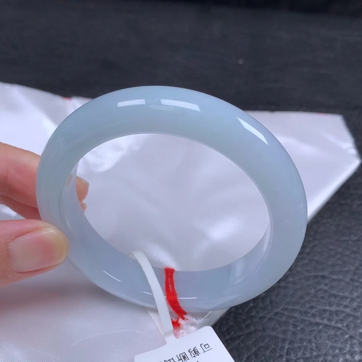 翡翠未镶嵌手镯