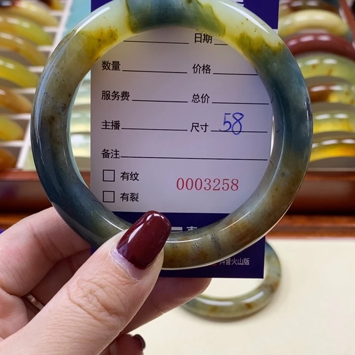 岫玉手镯未镶嵌布***了手镯