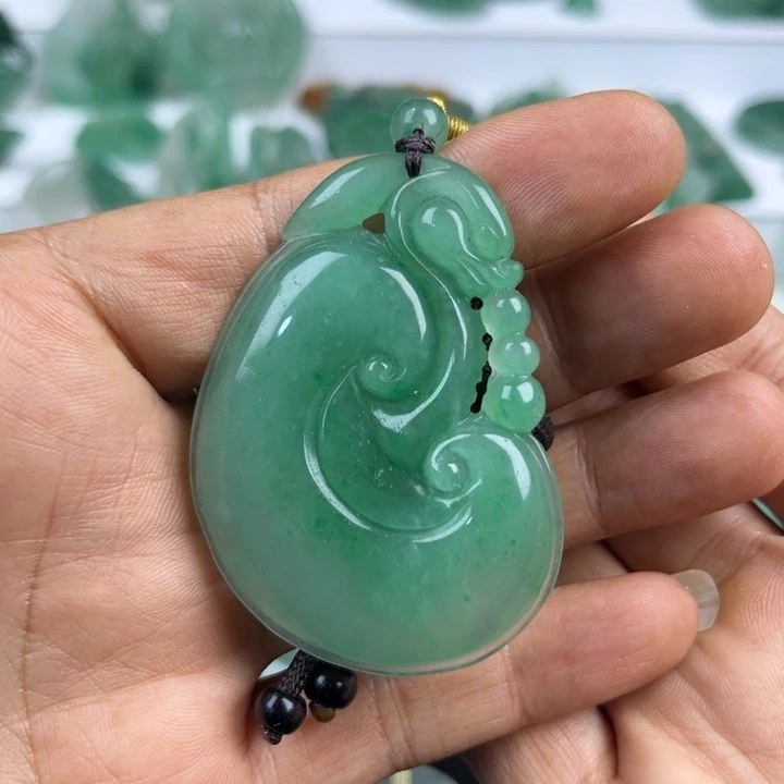 石英质玉未镶嵌颈饰