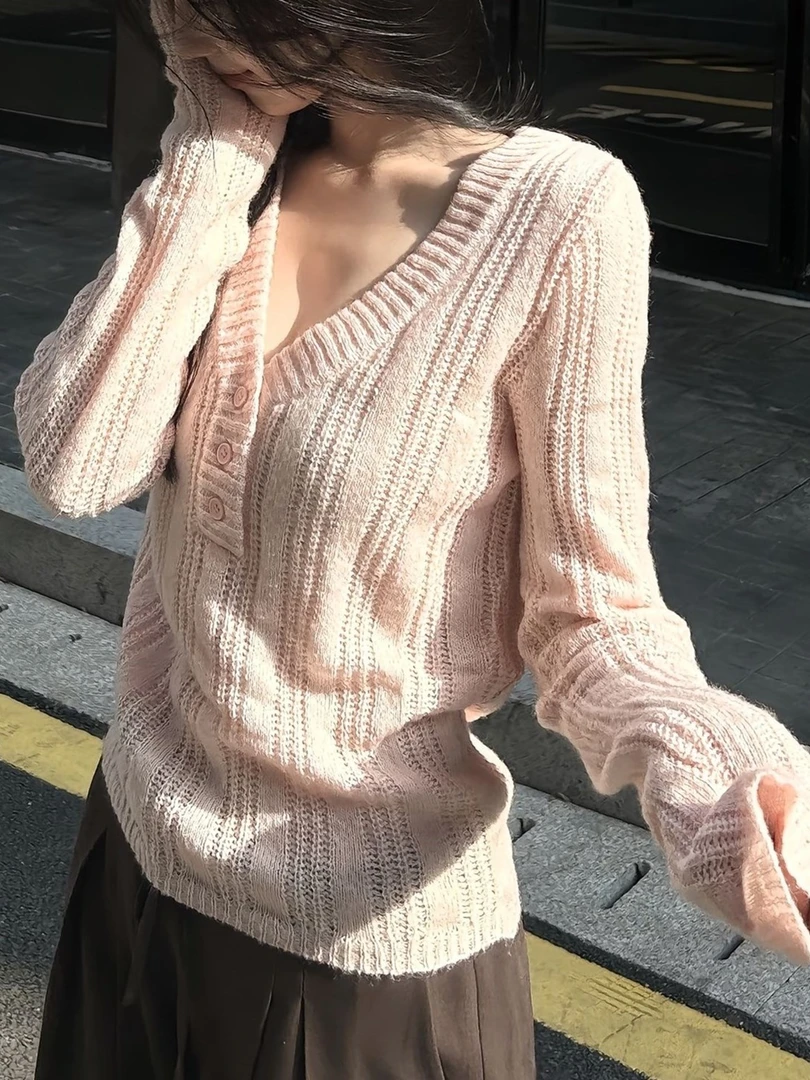 韩系氛围感早秋上衣女2025新款法式温柔慵懒风粉色v领长袖针织衫