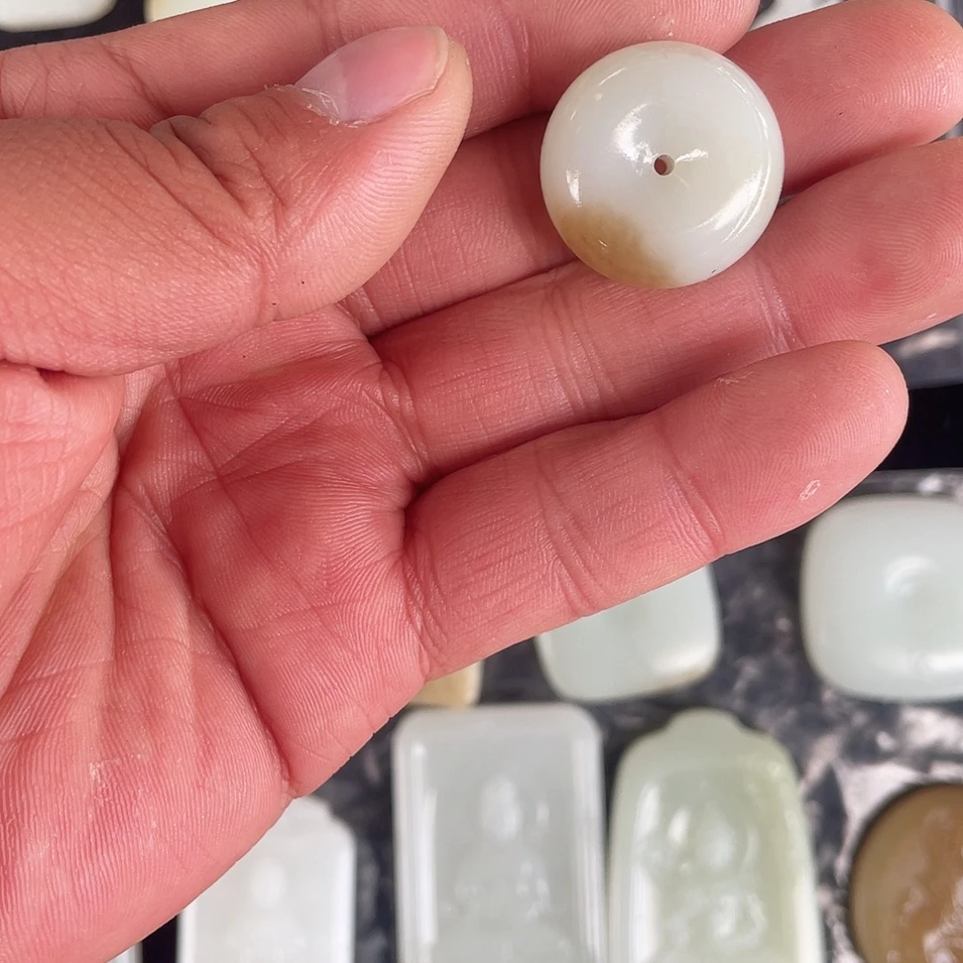 和田玉（糖玉）未镶嵌颈饰