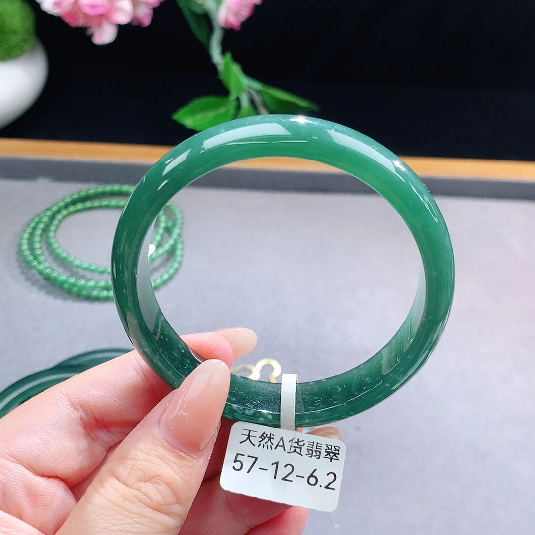 未镶嵌手镯（圆镯）翡翠