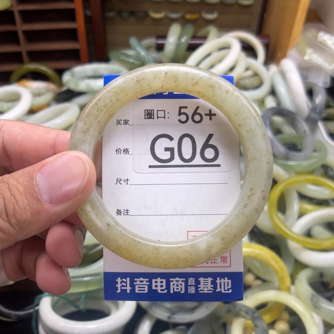 未镶嵌绿泥石云母质玉（岫岩玉）手镯