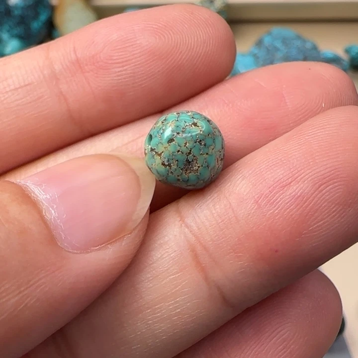 绿松石圆珠绿松石随行未镶嵌明**?