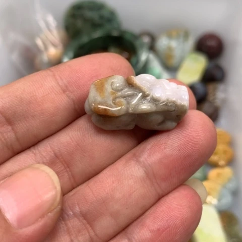 【闪购商品】颈饰未镶嵌翡翠咸****?