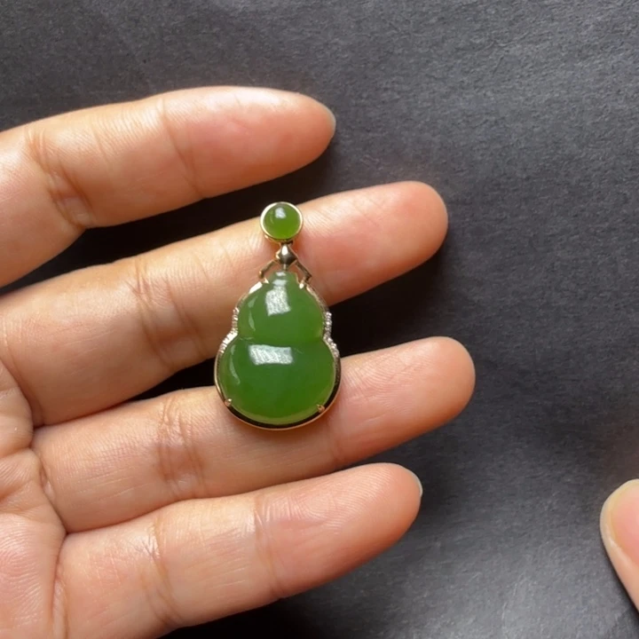 和田玉（碧玉）18K金镶嵌颈饰