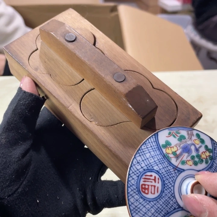 乌****斯欢迎大家新年快乐