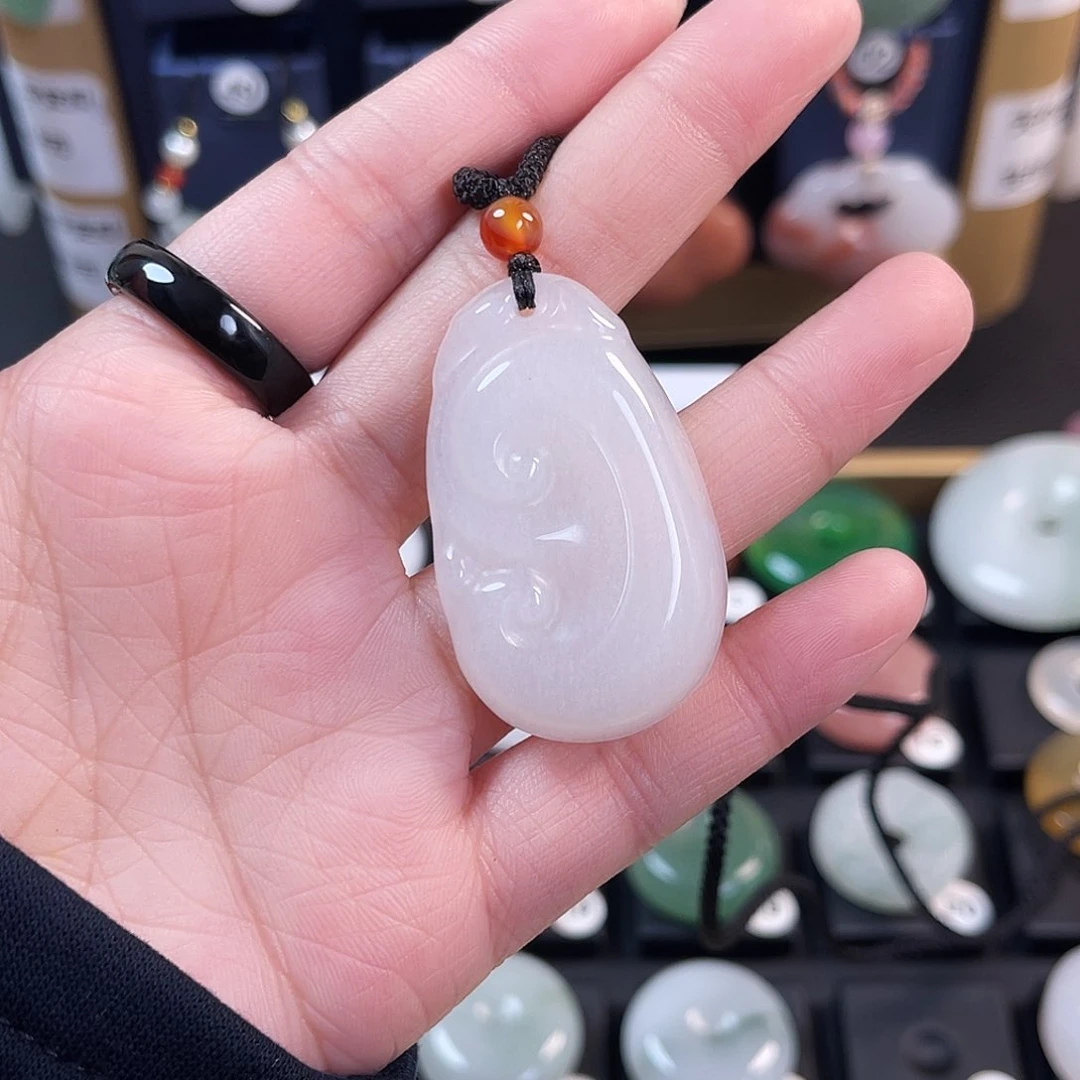 颈饰未镶嵌石英质玉汐*?