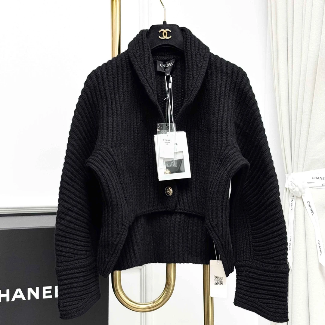 99新 Chanel/香奈儿 36码20K马术系列黑色一粒扣短款针织上衣