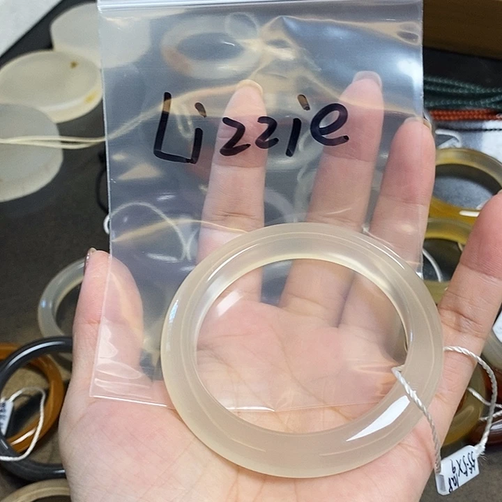 L***.玛瑙/玉髓未镶嵌珠宝半成品