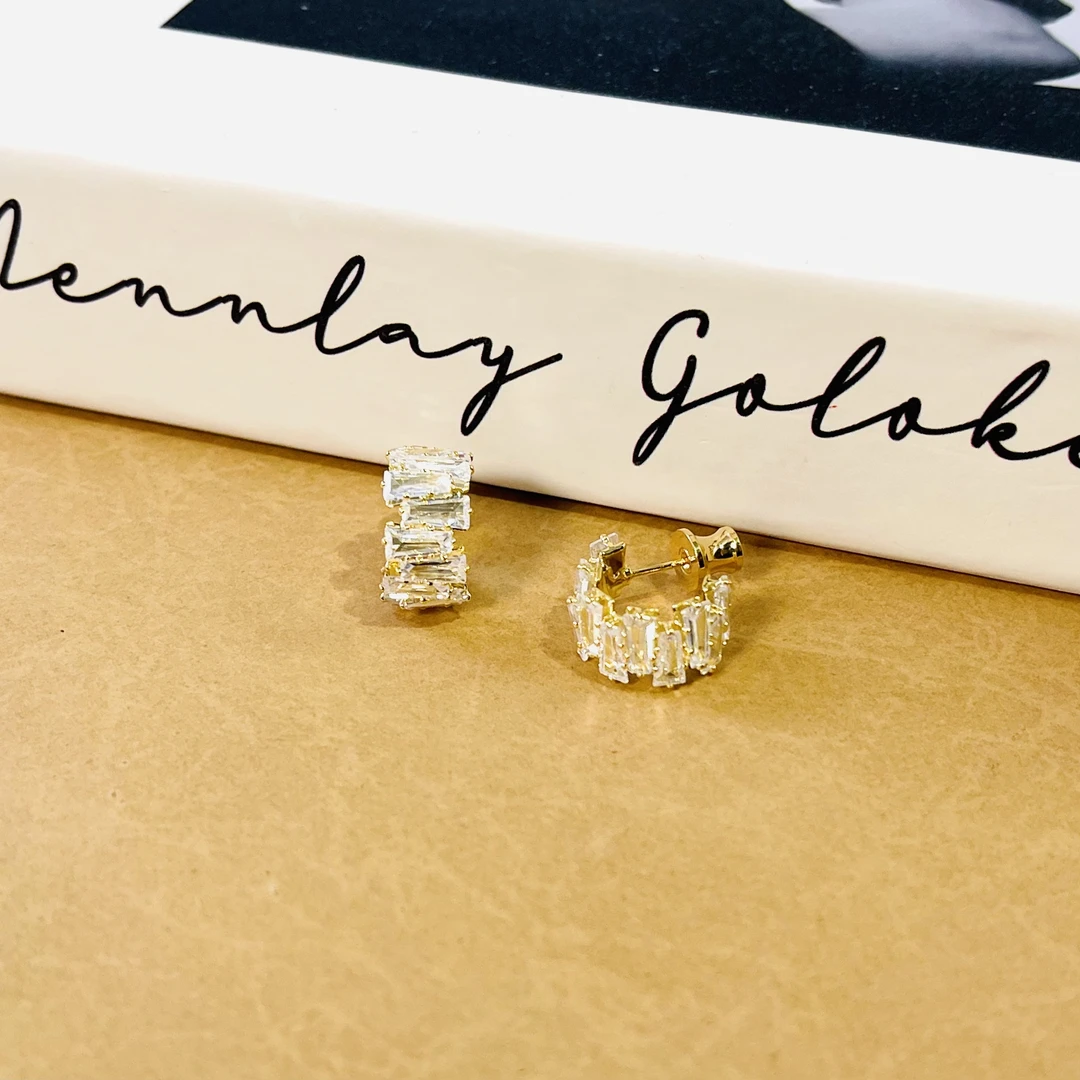 铜合金合成锆石耳饰 铜合金合成立方氧化锆和气致祥耳钉P948日常