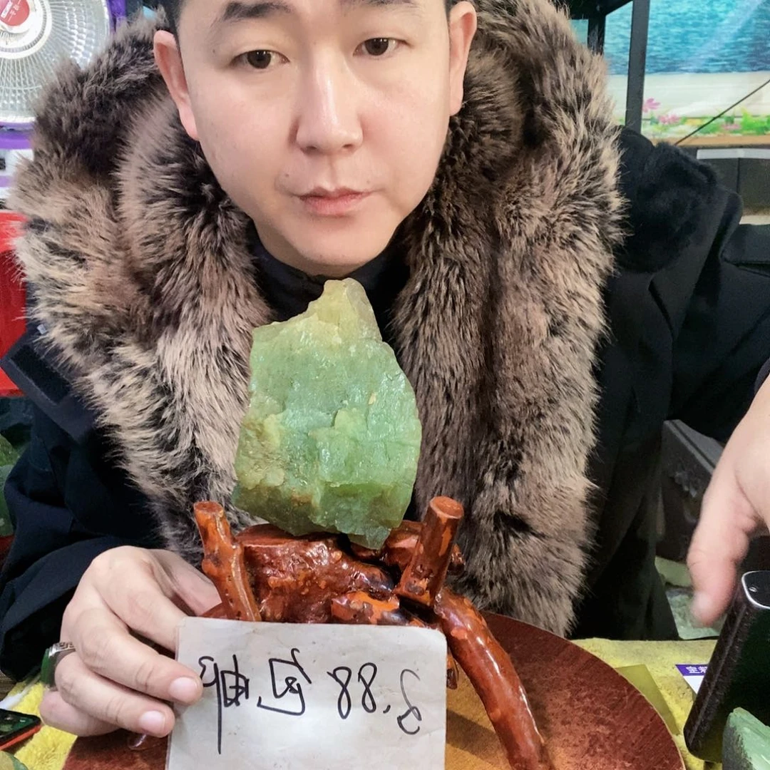 蛇纹石玉未镶嵌珠宝奇石