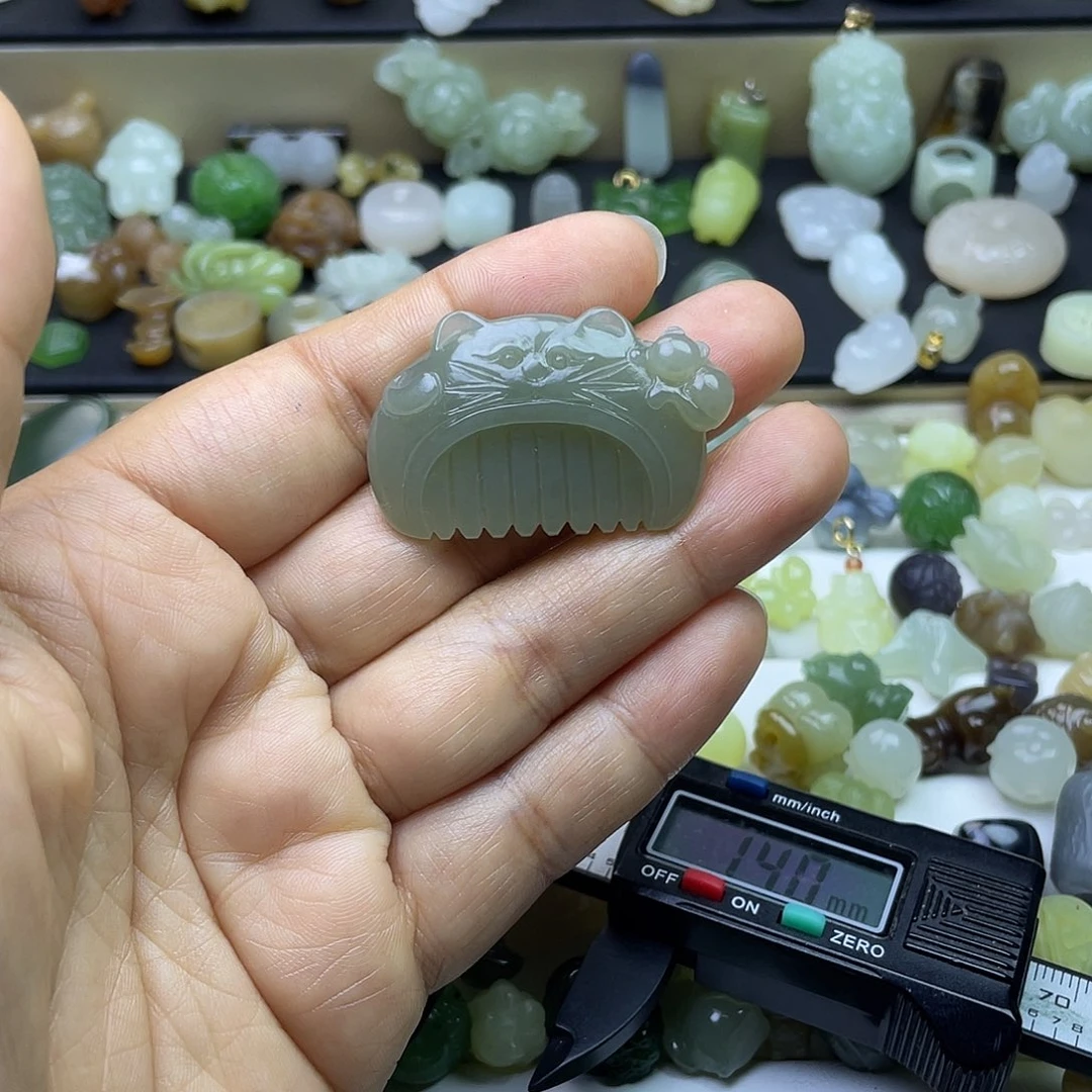 颈饰未镶嵌和田玉小**儿