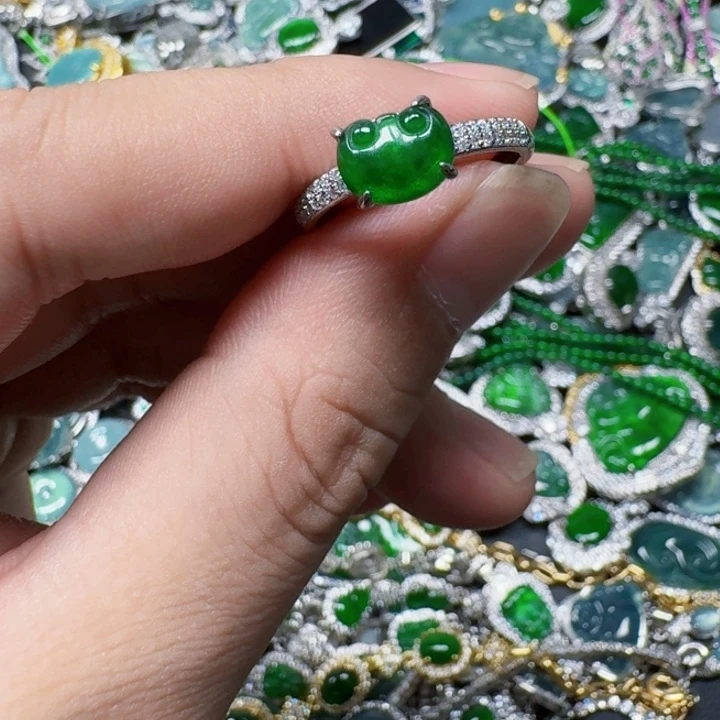 翡翠未镶嵌颈饰天然A货翡翠放漏