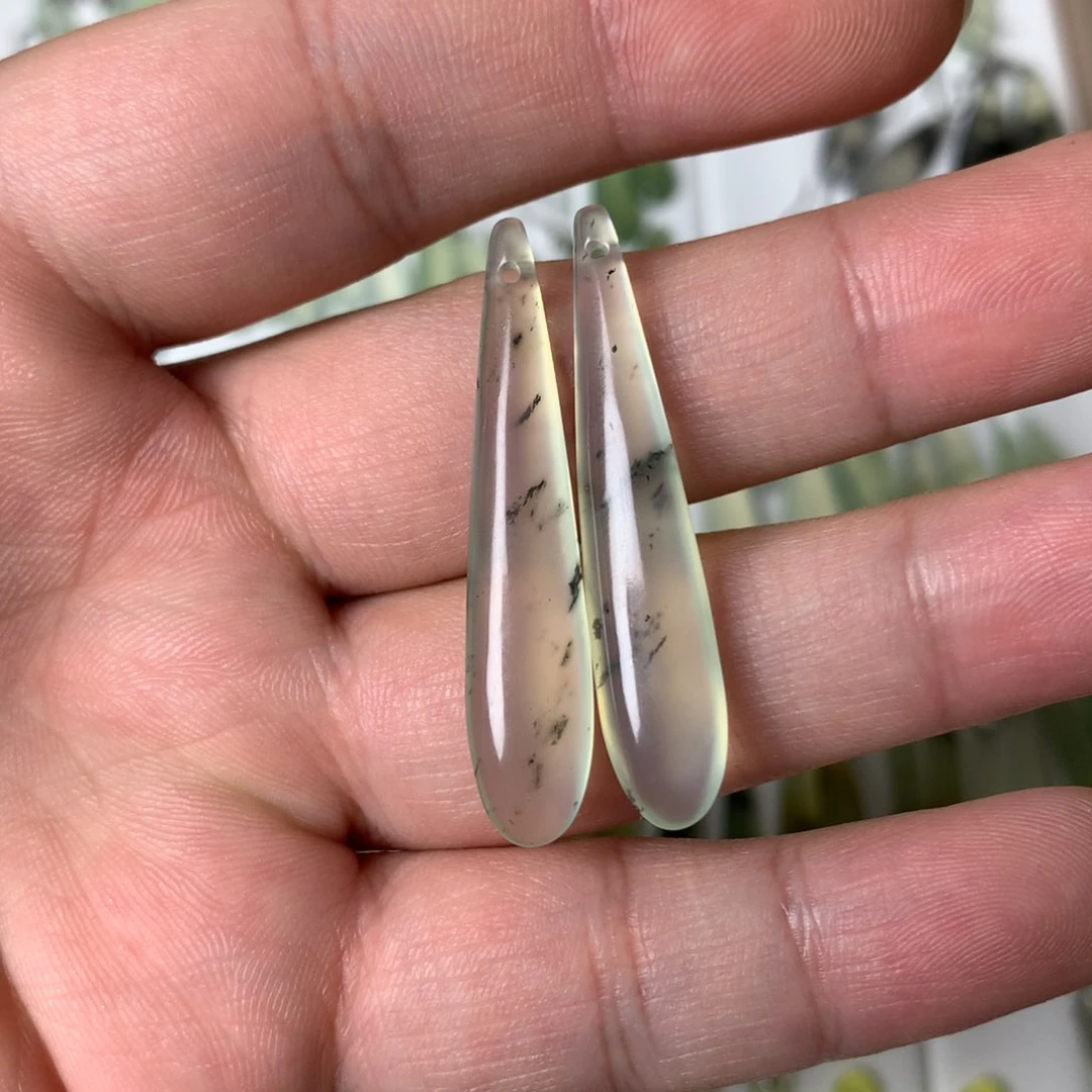 蛇纹石玉耳环未镶嵌