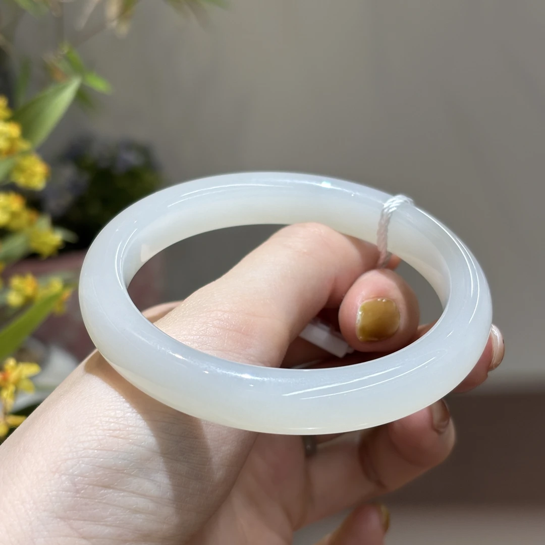 121613wm和田玉青海料白玉手镯约57.4圈口47.6克