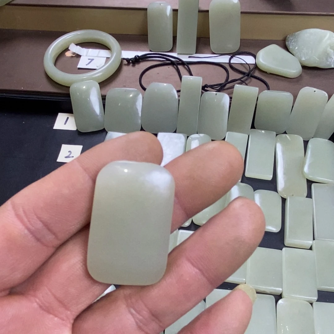 颈饰未镶嵌和田玉荆*074