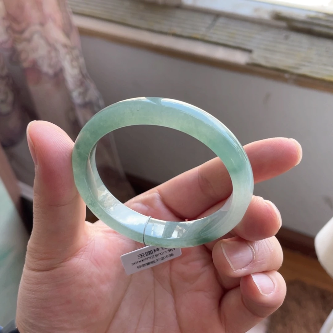 翡翠手镯未镶嵌冰透贵妃