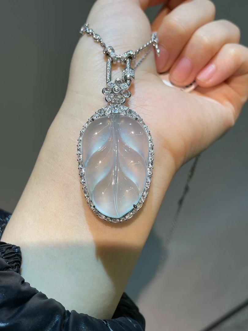 翡翠A货玻璃种大叶有成吊坠 毛衣链尺寸高品质