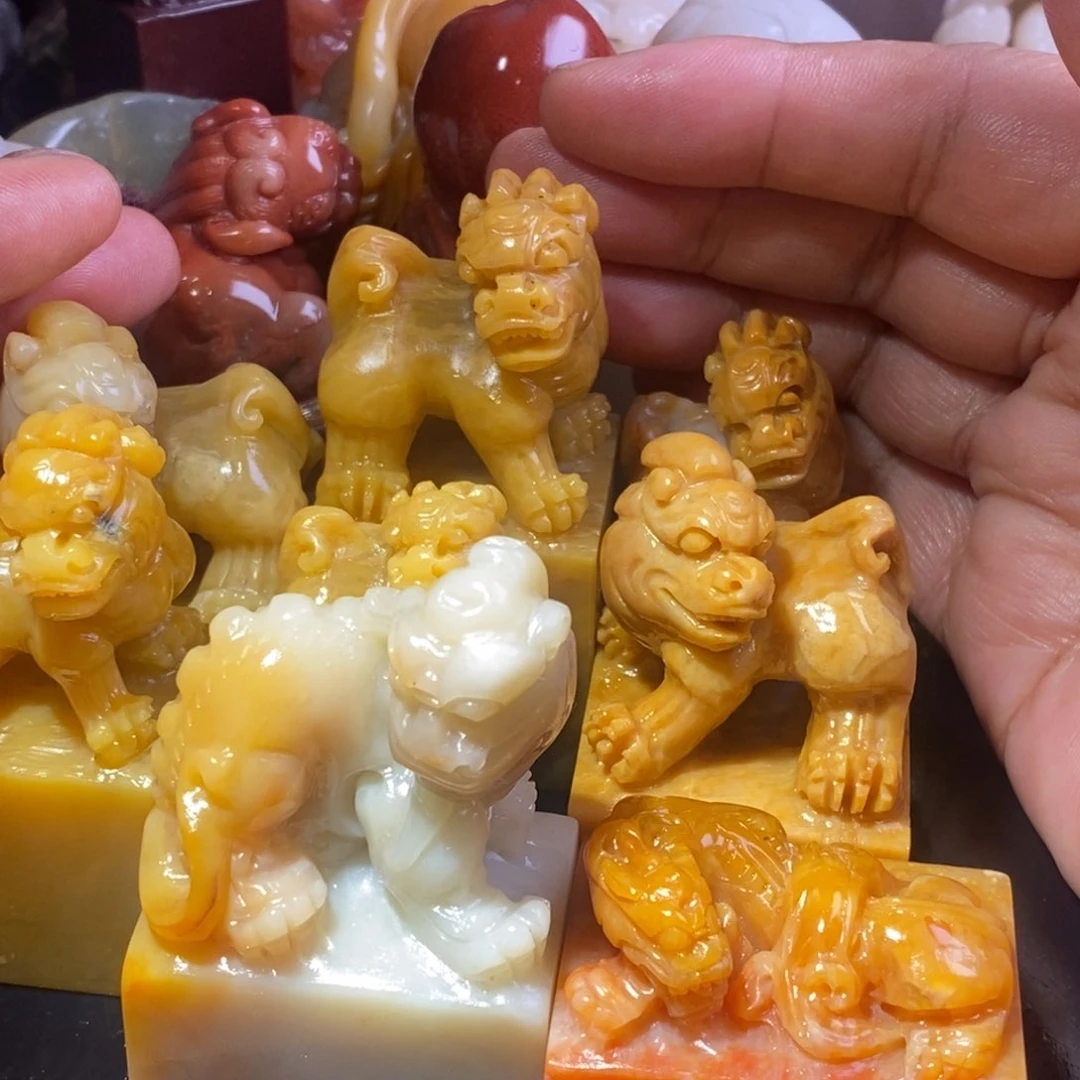 老挝石三****斌老挝北部田黄印章