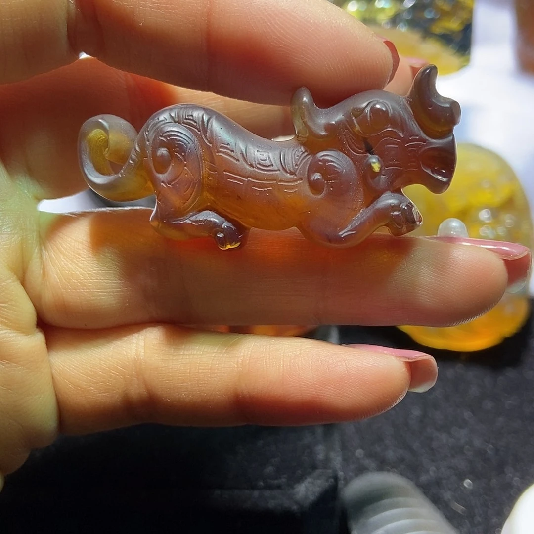 琥珀颈饰未镶嵌虎苻