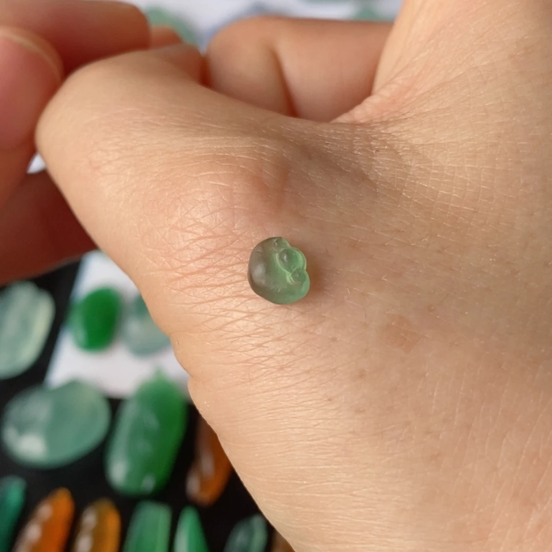 定制翡翠未镶嵌如意锁