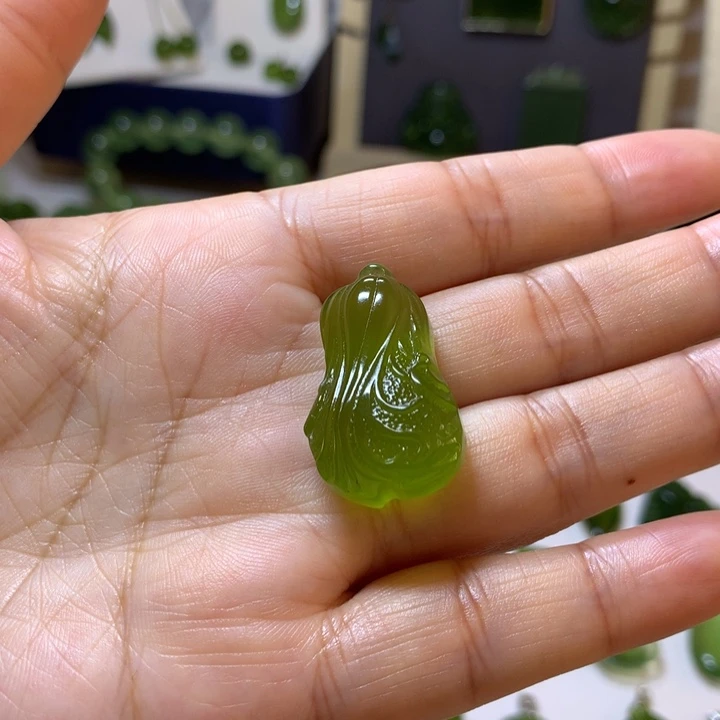 岫玉未镶嵌颈饰吊坠