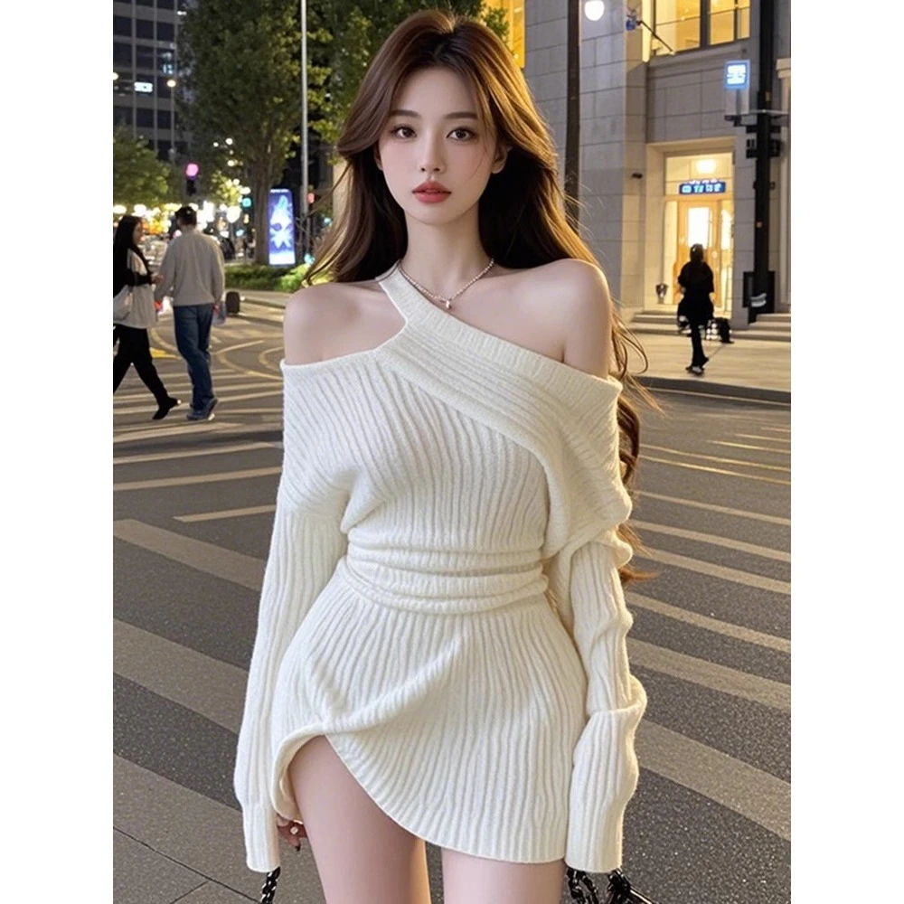 【B Y】白色斜肩露肩针织连衣裙女秋季法式气质收腰显瘦纯欲短裙