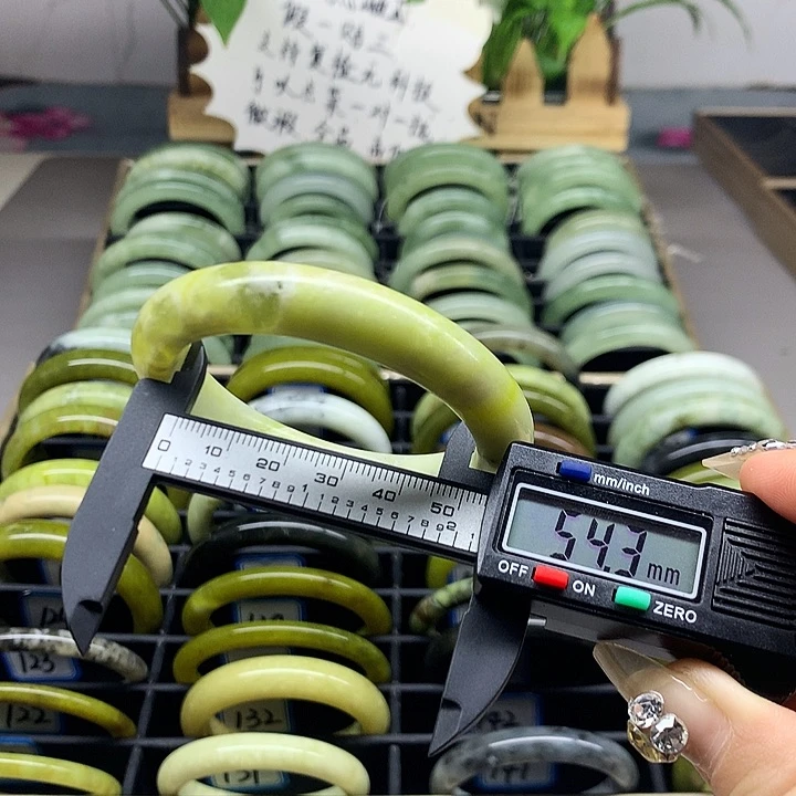 未镶嵌蛇纹石玉手镯142