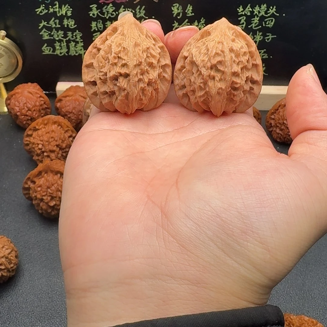 39灯笼文玩核桃的