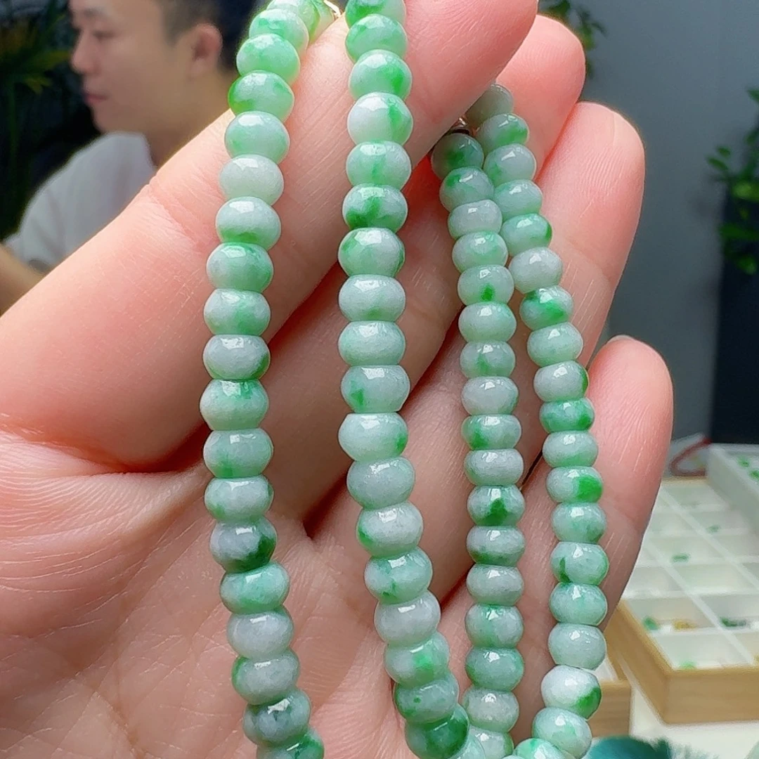 翡翠未镶嵌手链多样性发货其一