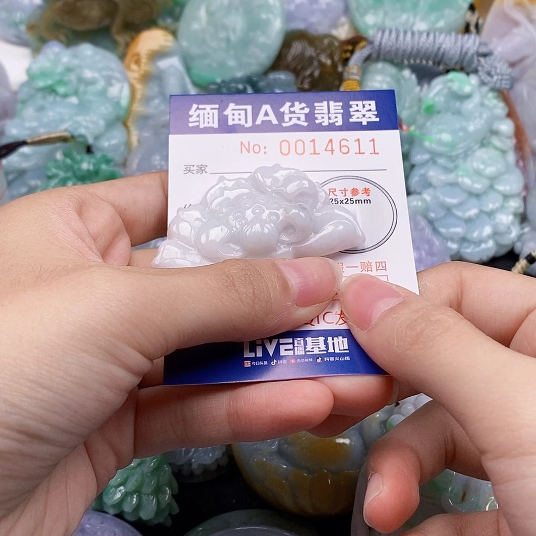 吊坠(不含链)未镶嵌翡翠
