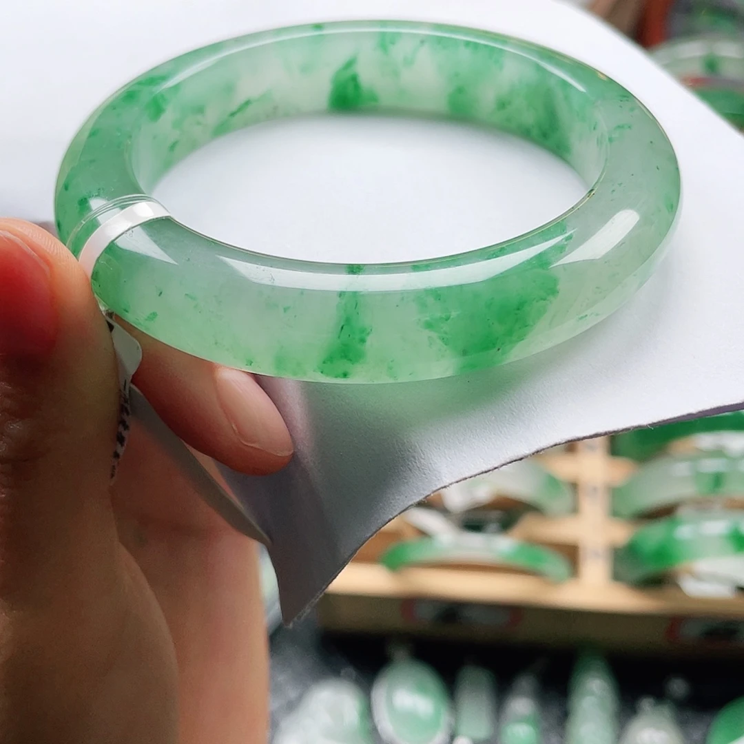 旧***人石英质玉未镶嵌手镯