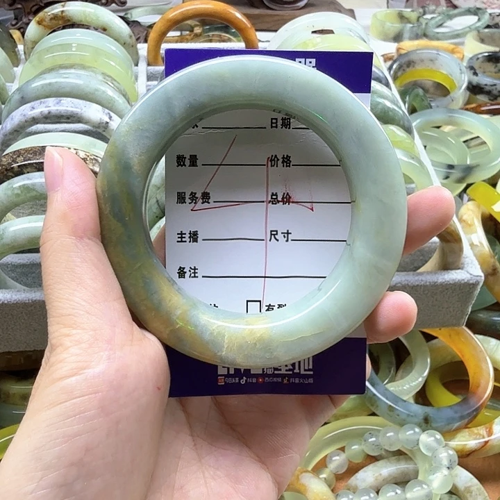 妖***巴蛇纹石玉未镶嵌纯天然蛇纹石岫玉