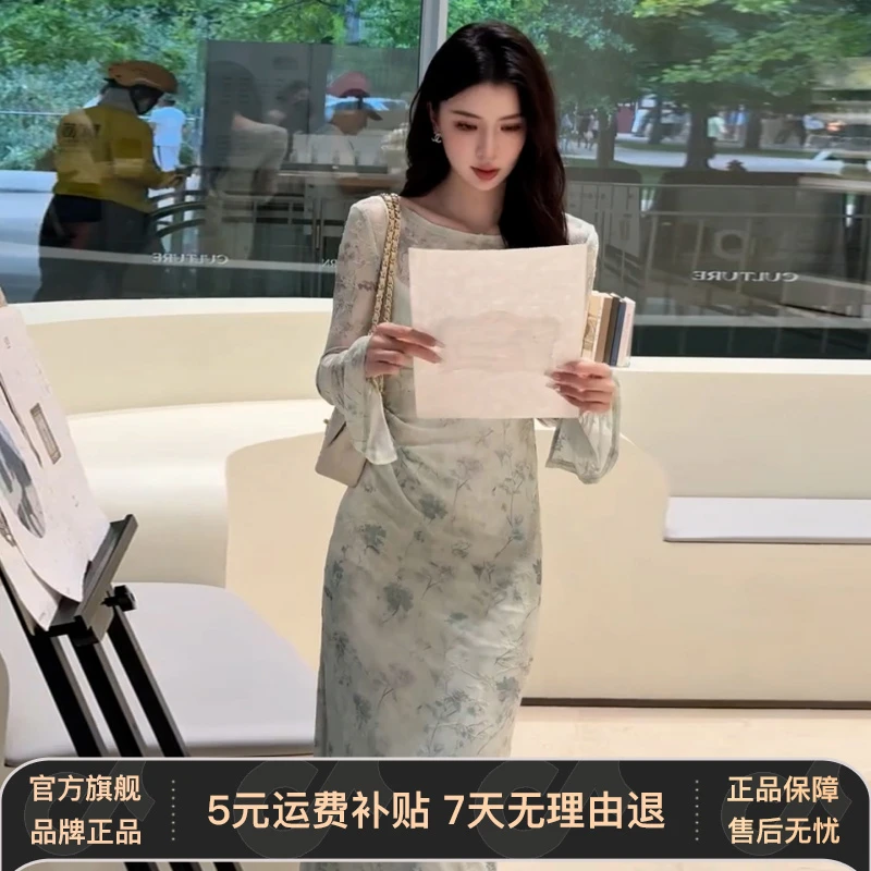新中式绿色碎花长袖连衣裙子2025新款早秋季国风女装修身收腰长裙