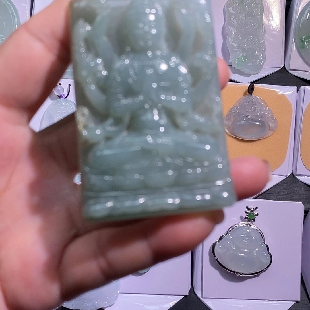 翡翠未镶嵌颈饰属鼠的守护神