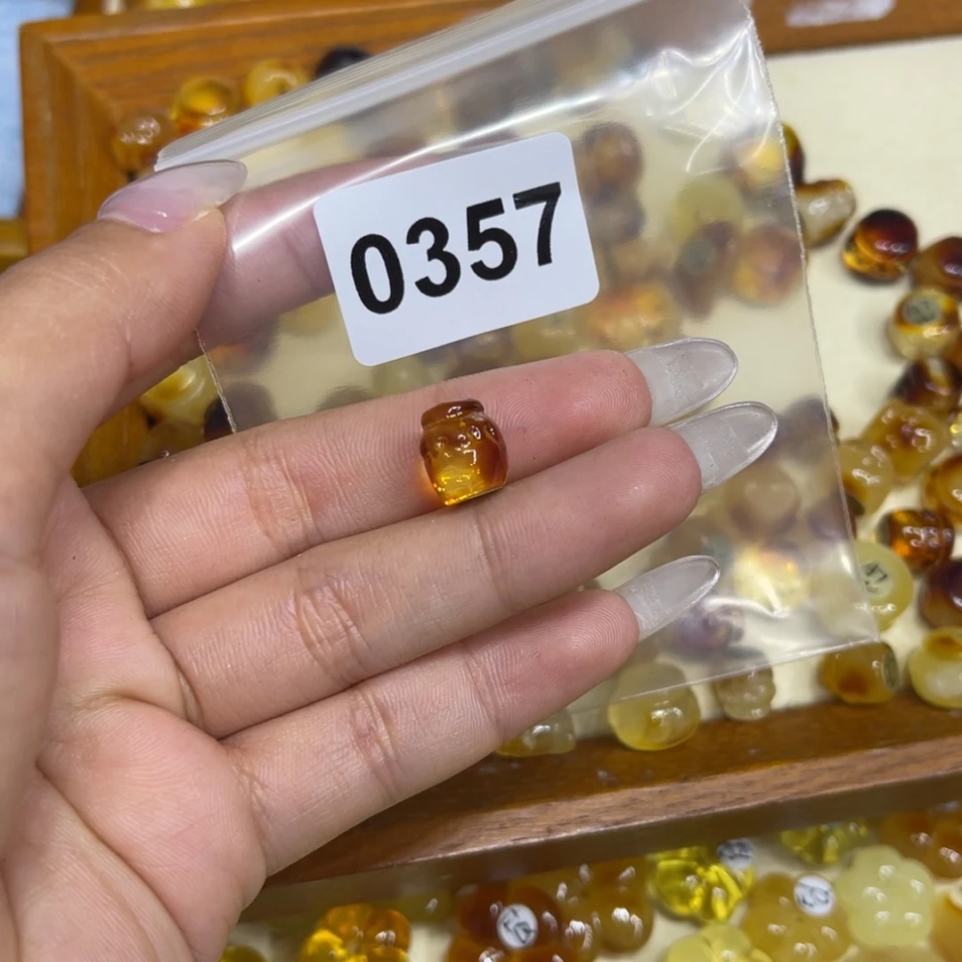 琥珀珠宝奇石未镶嵌