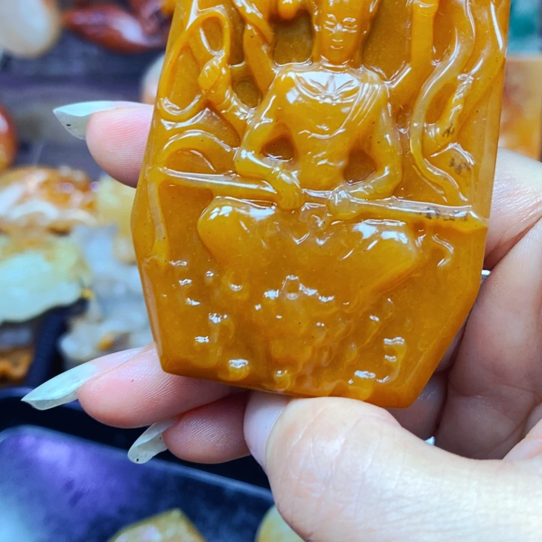 石英质玉（黄龙玉）未镶嵌颈饰