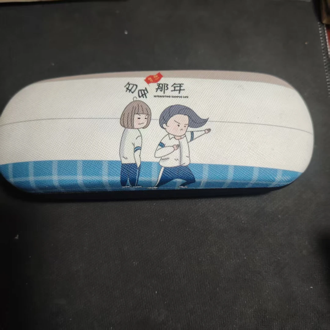 卡通可爱风格便携抗压防摔学生近视眼镜收纳盒