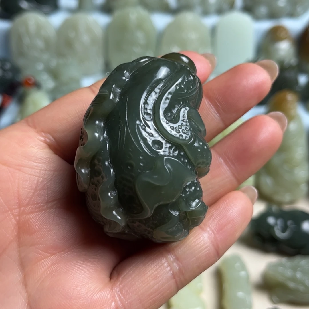 和田玉未镶嵌把件