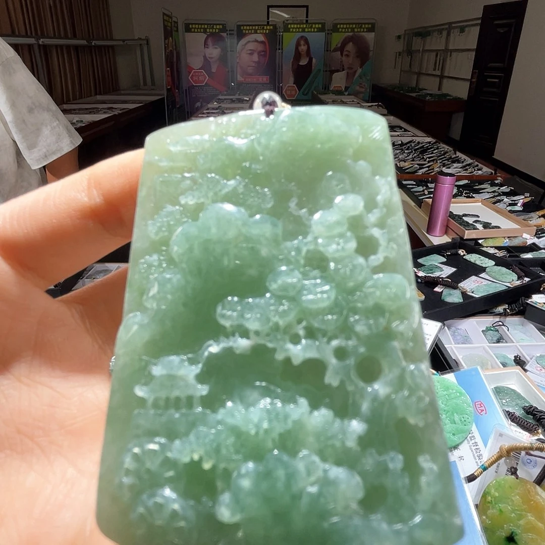 翡翠未镶嵌颈饰一