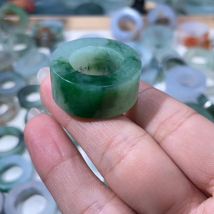小***北定制翡翠未镶嵌天然翡翠