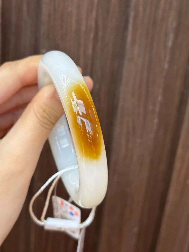 907002 和田玉俄料糖白手镯 规格约：58*13.3*13.3