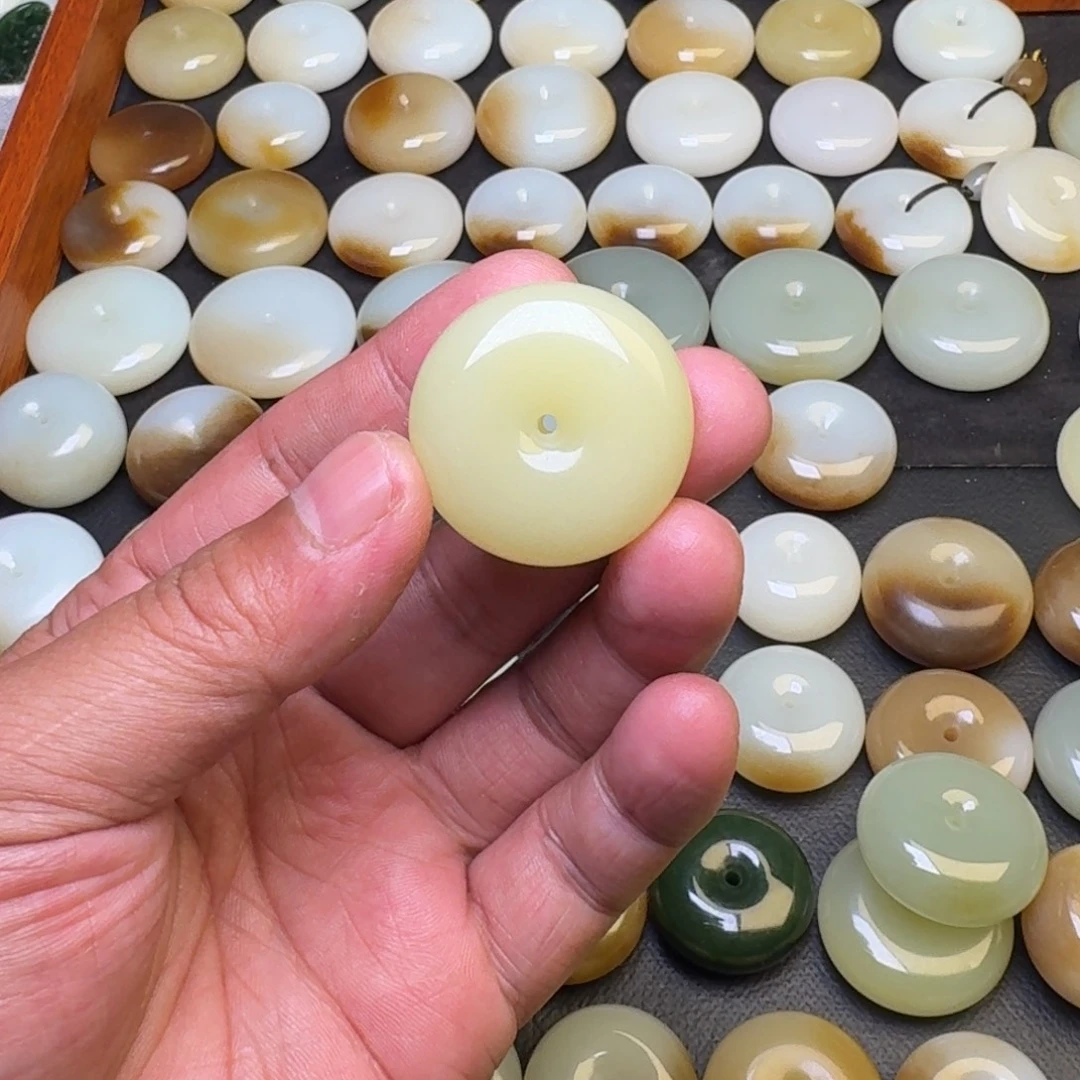 江***湖和田玉未镶嵌颈饰