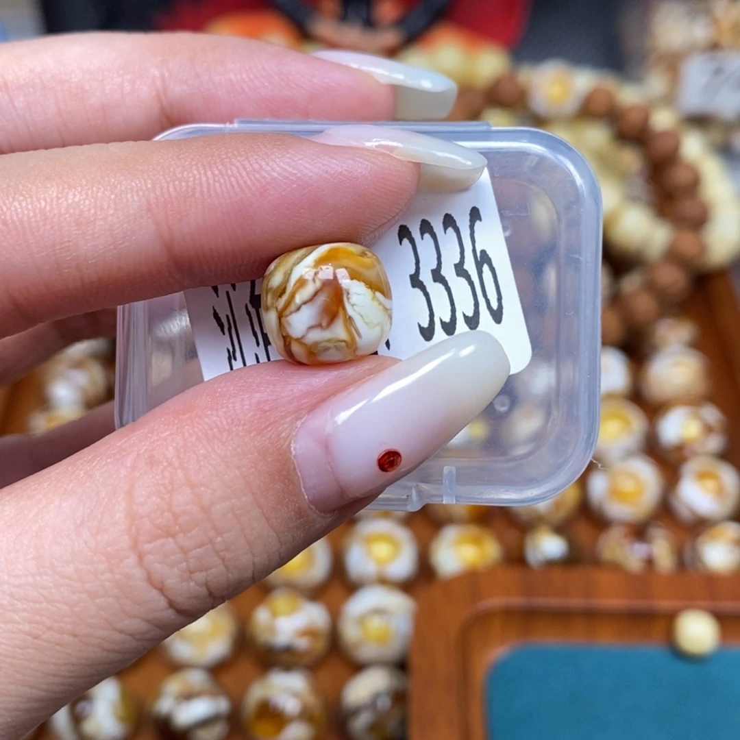 蜜蜡未镶嵌珠宝奇石3336