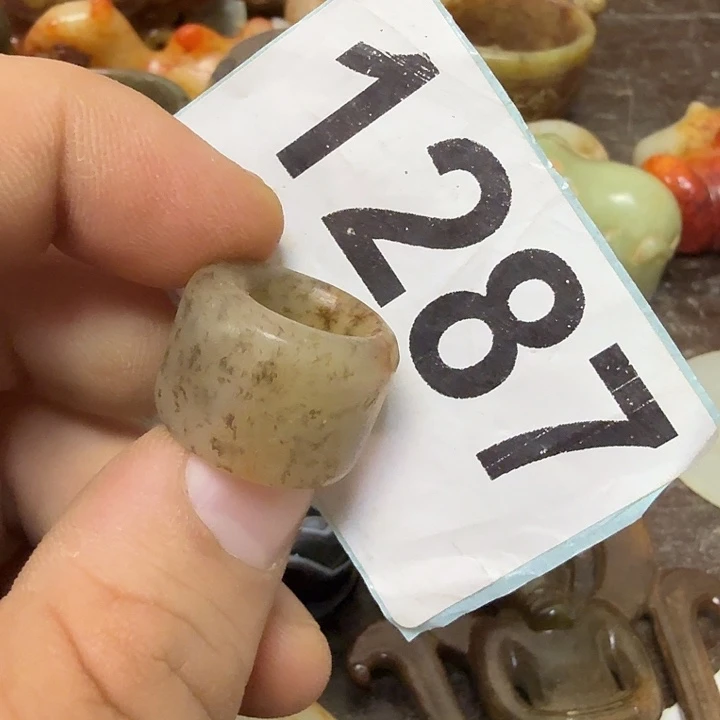 二***爷和田玉未镶嵌颈饰