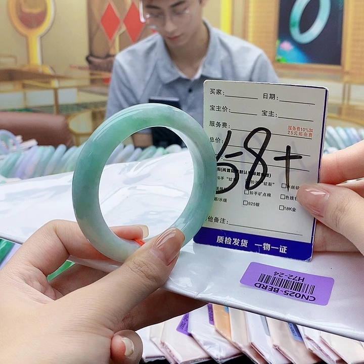 翡翠未镶嵌手镯000……