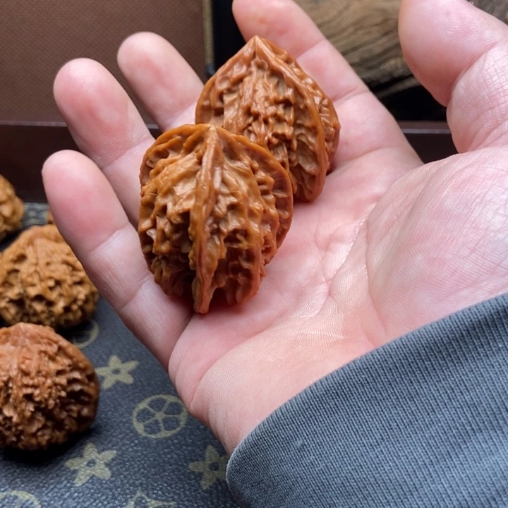 小***惜文玩核桃吊坠盘山